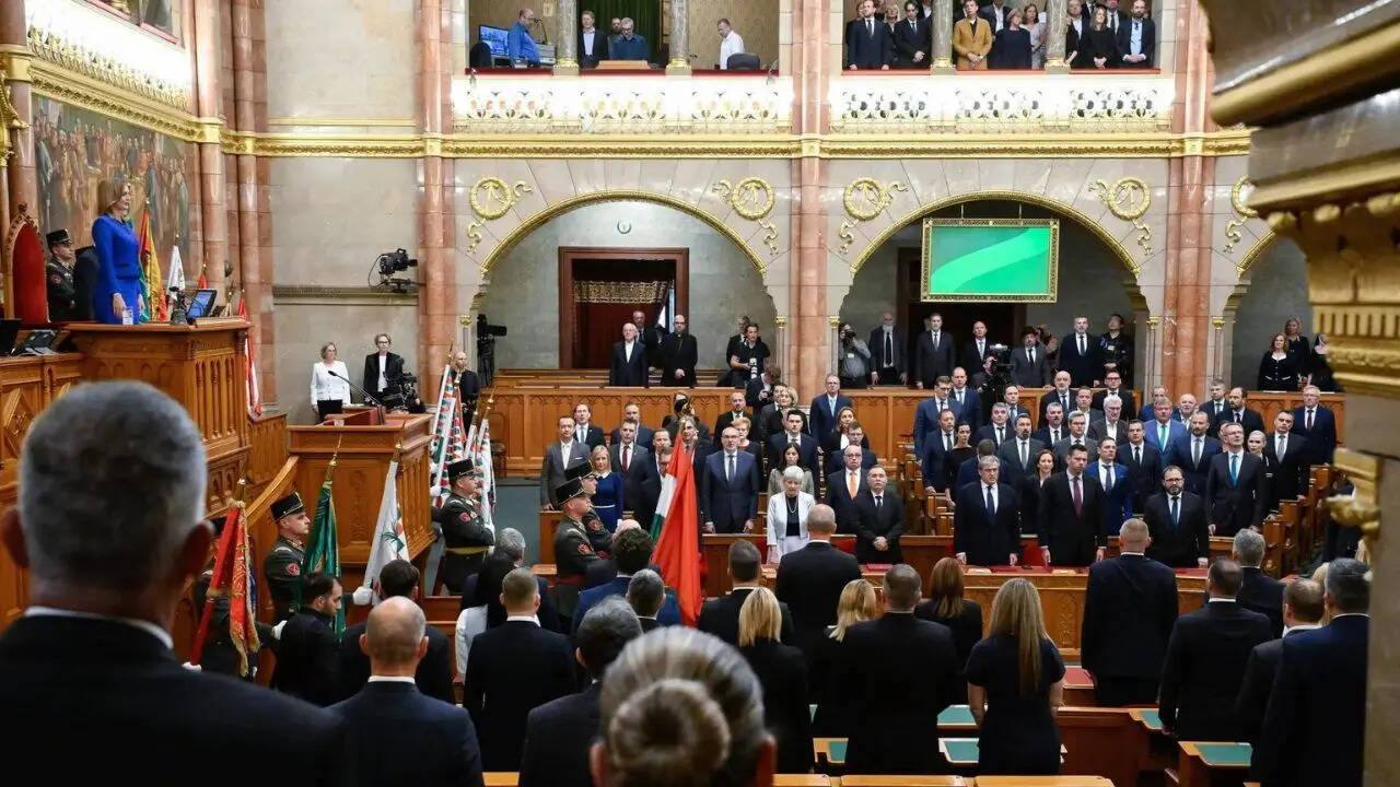 You are currently viewing Parlamentarii maghiari și-au diminuat salariile cu 40%