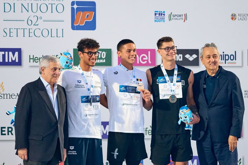 You are currently viewing David Popovici face spectacol înaintea Europenelor! Aur și la 200 metri liber, dar și record al competiției la Trofeul Settecolli