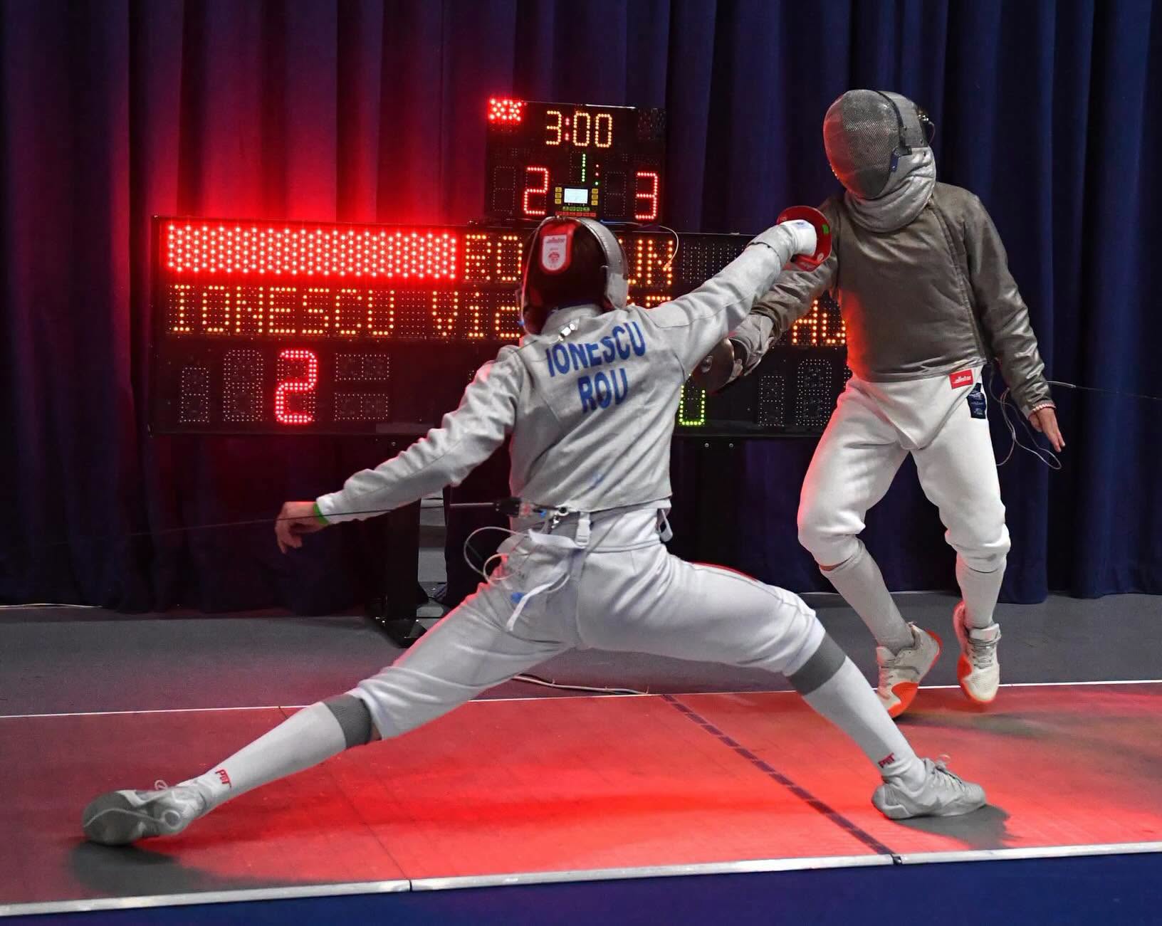 You are currently viewing Pe podium în Italia! Medalie de argint la sabie pentru Victor Ionescu la Festivalul European U14