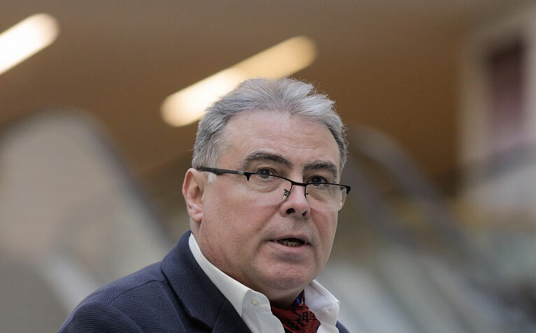 You are currently viewing Adrian Cioroianu, sancționat cu avertisment pentru divulgarea informațiilor secrete de serviciu sau nepublice