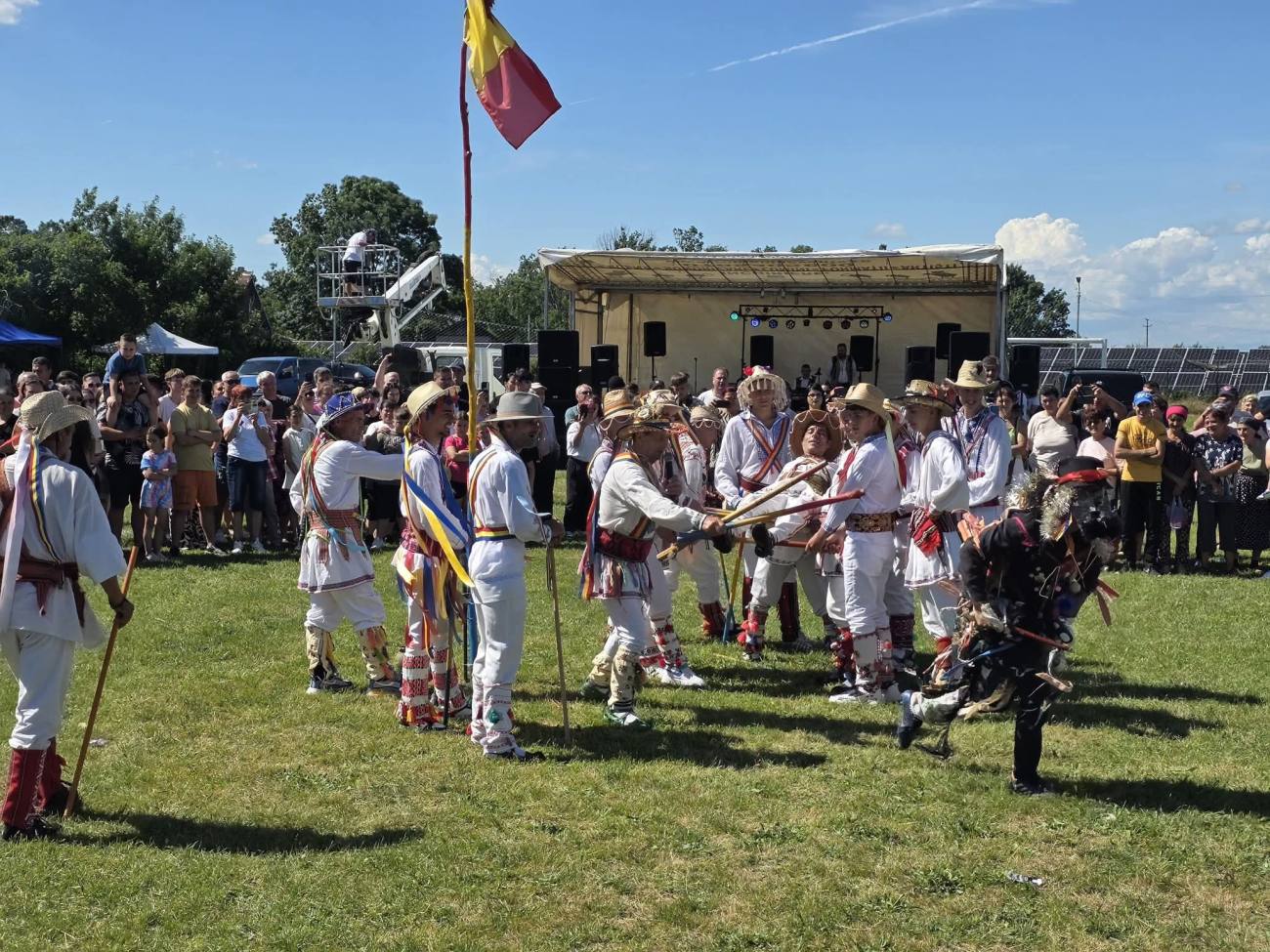 You are currently viewing Una dintre cele mai spectaculoase tradiții românești, sărbătorită la Uliești prin Festivalul Călușului