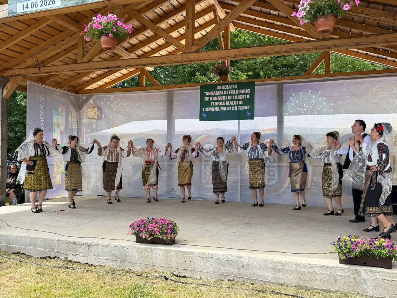 You are currently viewing „Dealul Prieteniei” a adunat, ieri, comunitatea la Malu cu Flori. Zi de sărbătoare, sport și tradiții pe Valea Dâmboviței
