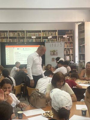 Read more about the article Autorități, profesori și părinți, împreună pentru reducerea abandonului școlar la Băleni