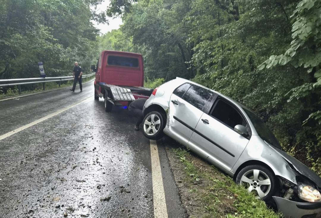 You are currently viewing Victima unui accident rutier, ajutată de jandarmii dâmbovițeni