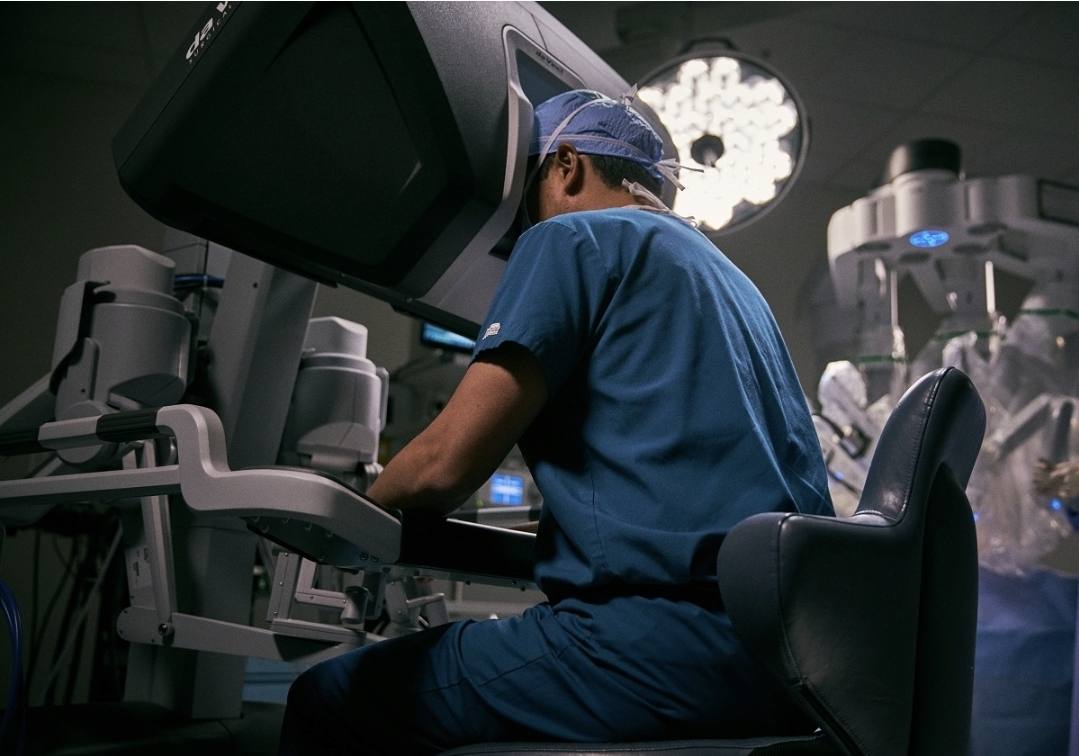 You are currently viewing România ajunge la 31 de programe de chirurgie robotică da Vinci™, odată cu instalarea celui de-al optulea sistem în sectorul public de sănătate