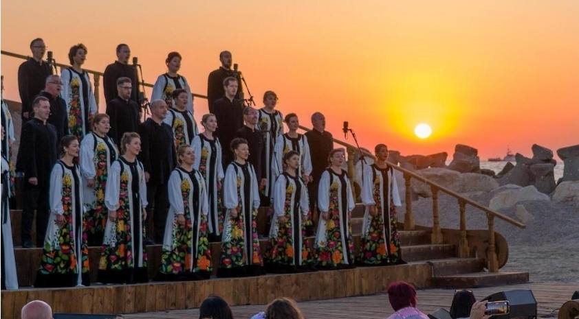 You are currently viewing Madrigal la Răsărit: 4.000 de locuri epuizate