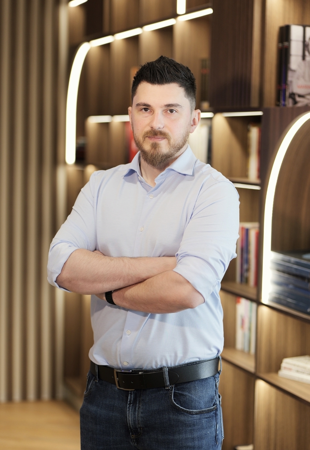 You are currently viewing Aurul migrează de la bijuterii către zona de investiții: românii fac tot mai clar distincția dintre accesorii prețioase și instrumente de conservare a valorii