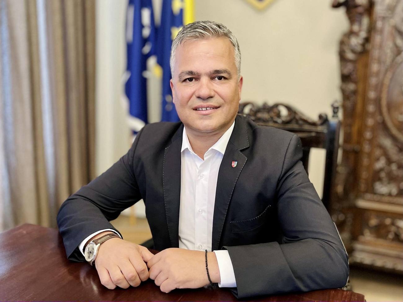 You are currently viewing Nicușor Dan a anunțat că Eugen Tomac și-a depus mandatul și că noul premier desemnat este Adrian Veștea