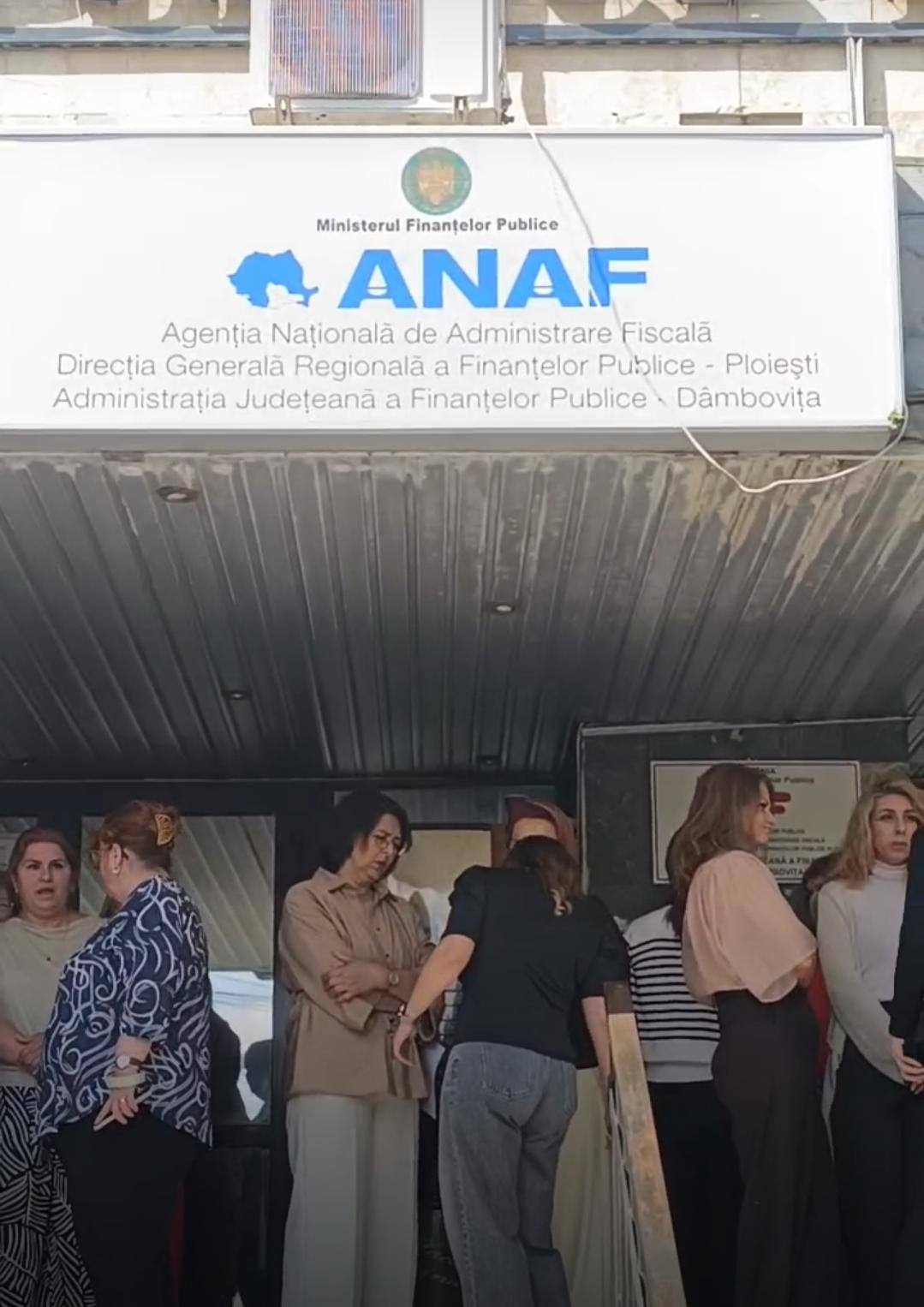 You are currently viewing Protest spontan la Finanțe Publice Dâmbovița. Angajații anunță că mâine nu se vor prezenta la serviciu în semn de protest față de noua lege a salarizării