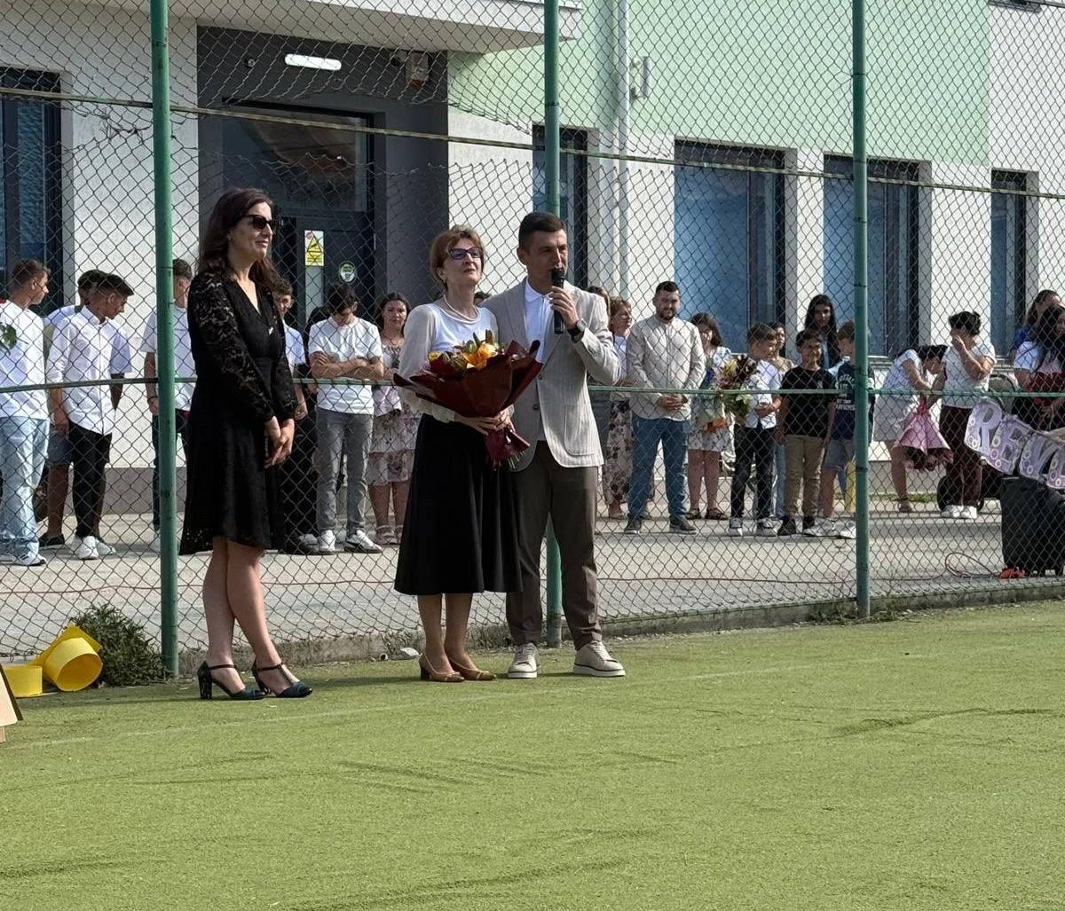 You are currently viewing Recunoștință pentru o viață dedicată educației, la Corbii Mari