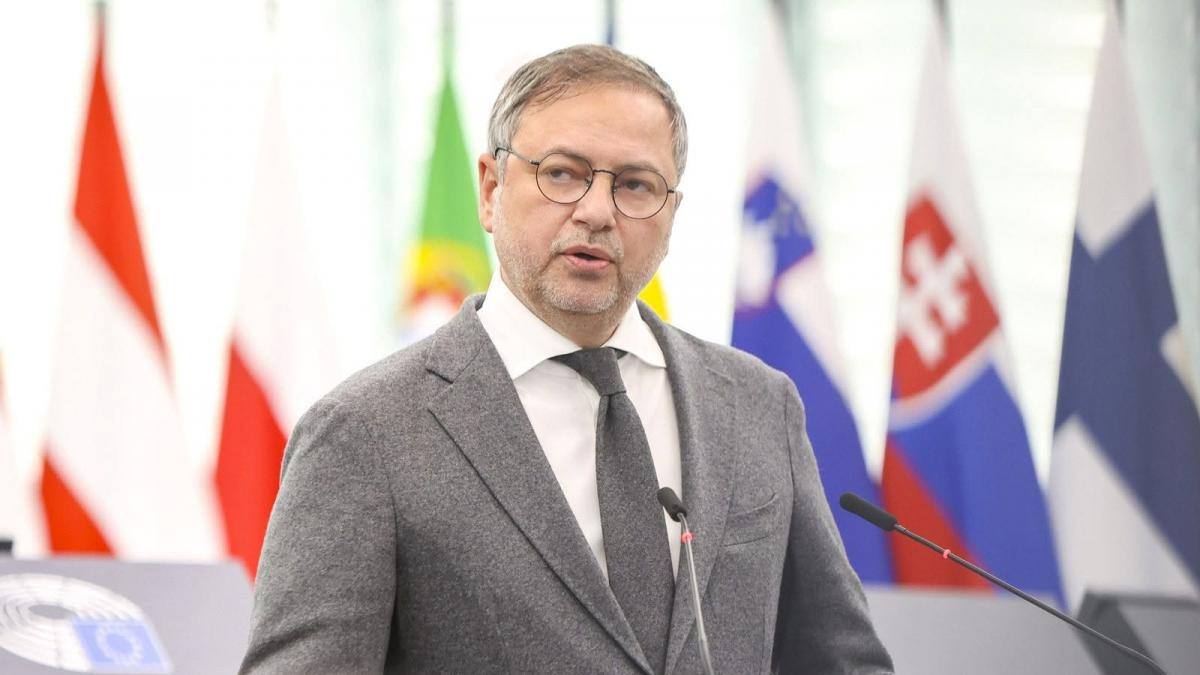 You are currently viewing Dan Motreanu: Guvernul trădătorilor nu a obţinut votul Parlamentului nici după ce premierul desemnat s-a umilit în faţa AUR