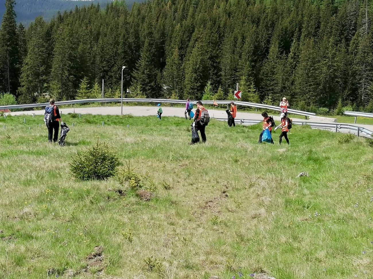 You are currently viewing Trasee din zona Peștera – Babele, pregătite pentru sezonul turistic, cu sprijinul salvamontiștilor dâmbovițeni