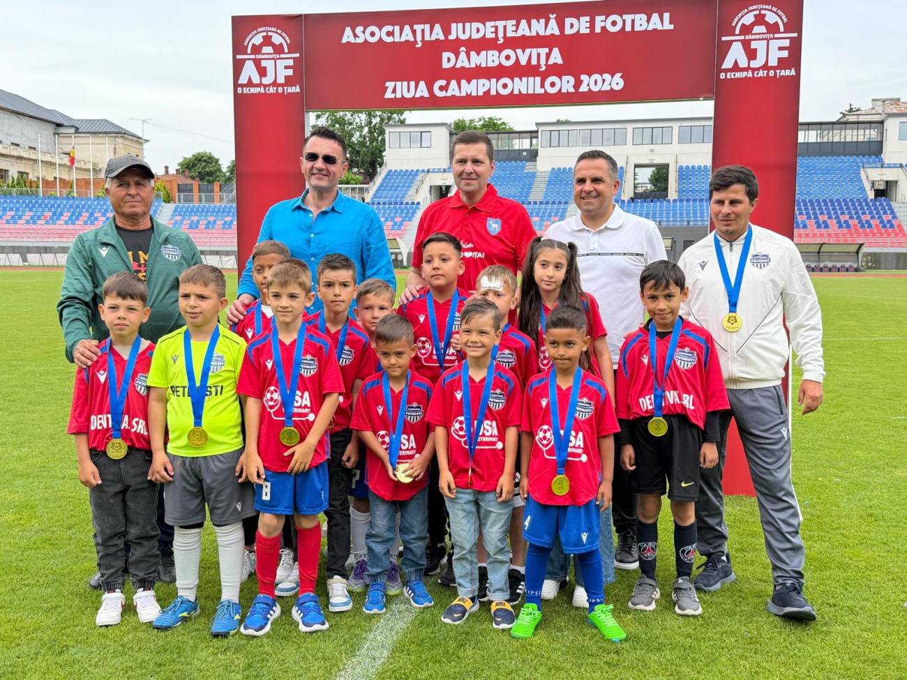 You are currently viewing Stadionul „Eugen Popescu” a găzduit astăzi Ziua Campionilor, eveniment dedicat micilor fotbaliști din Dâmbovița