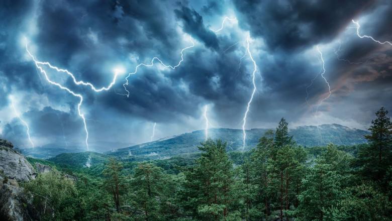 You are currently viewing Cod galben de furtuni și ploi torențiale în zona montană a județului Dâmbovița. Avertizarea ANM intră în vigoare la prânz