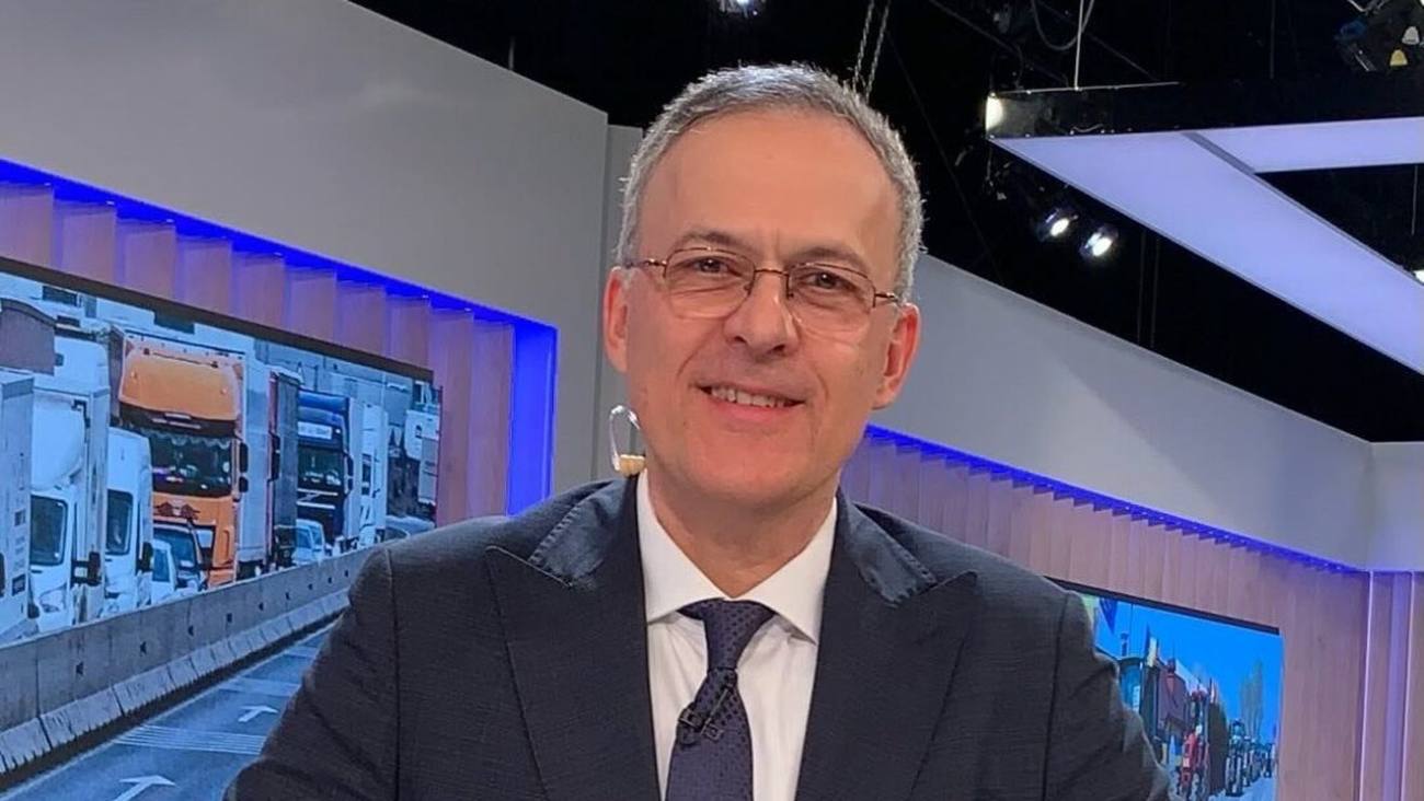 You are currently viewing Jurnalistul Răzvan Dumitrescu pleacă de la Antena 3