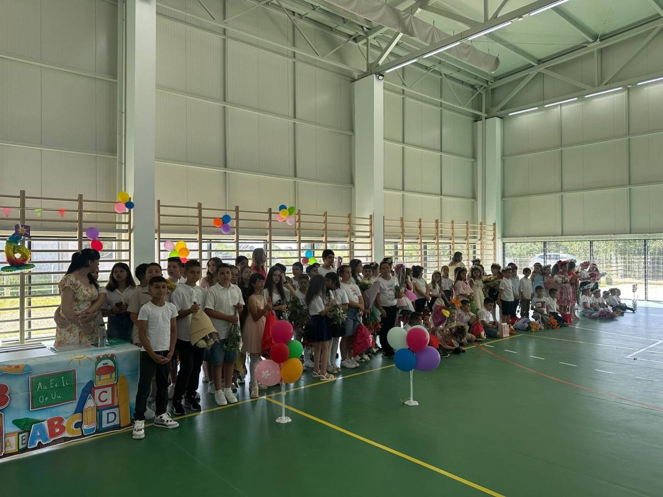 You are currently viewing Noua sală de sport din Lucieni a găzduit festivitatea de premiere a elevilor Școlii Gimnaziale din comună