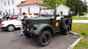 Read more about the article Călătorie în timp pe patru roți. Retroparada a adus farmecul automobilelor de altădată la Zilele Județului Dâmbovița
