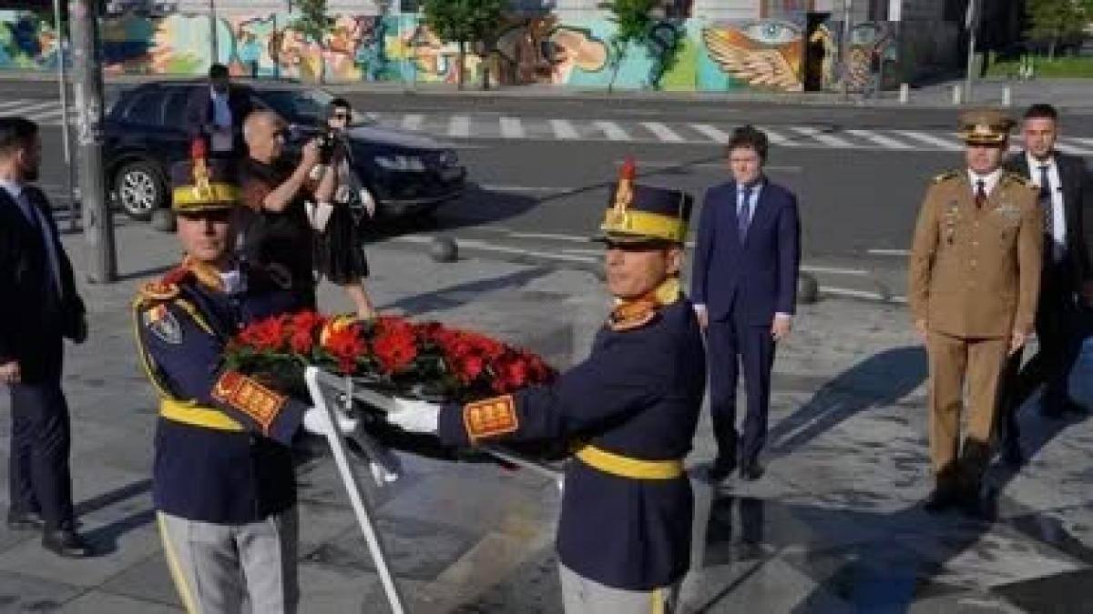 You are currently viewing Nicușor Dan a depus o coroană la Monumentul dedicat victimelor Mineriadei