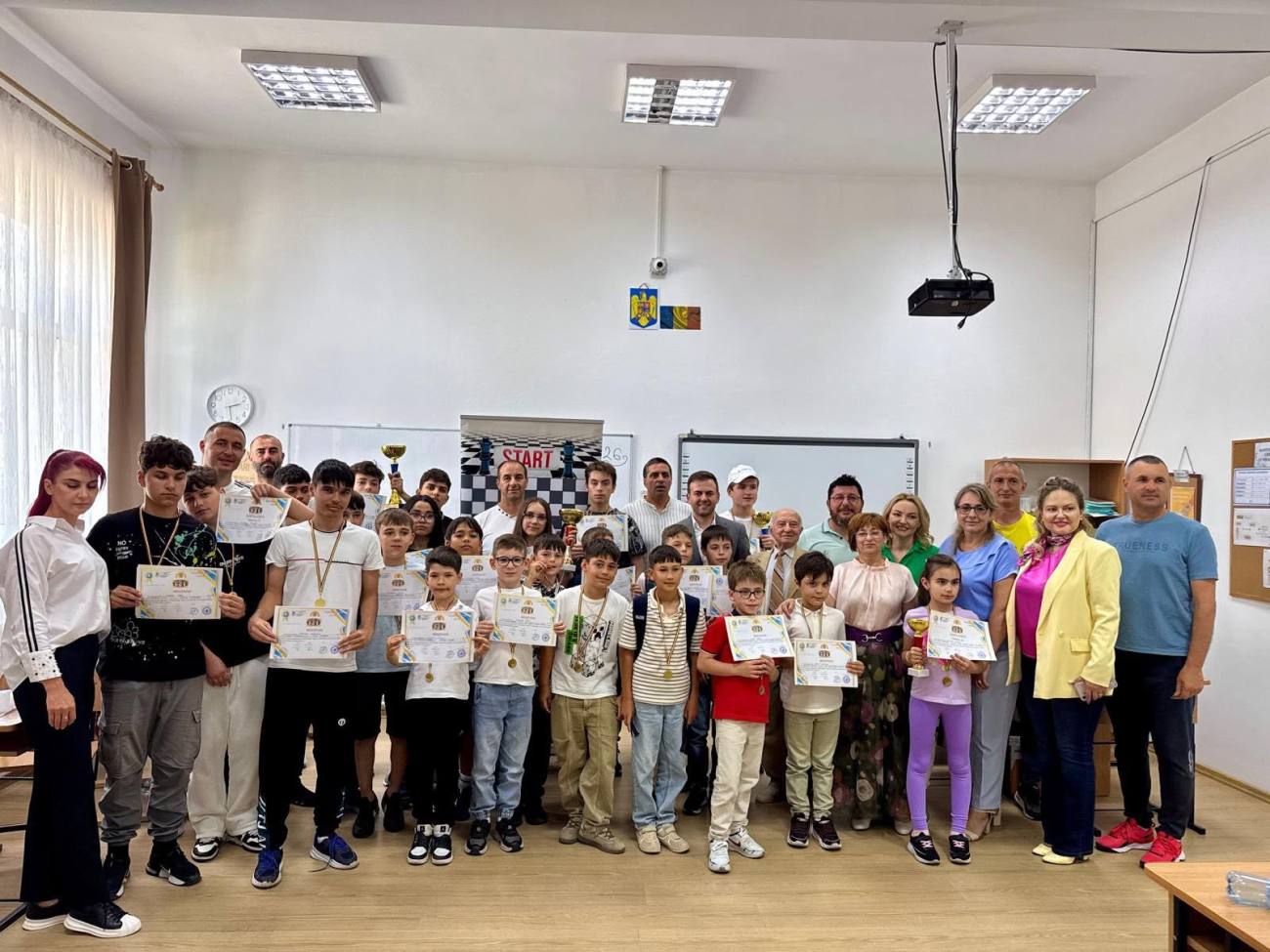 You are currently viewing Pasiunea pentru șah a adus la Răzvad tineri concurenți din mai multe localități ale județului