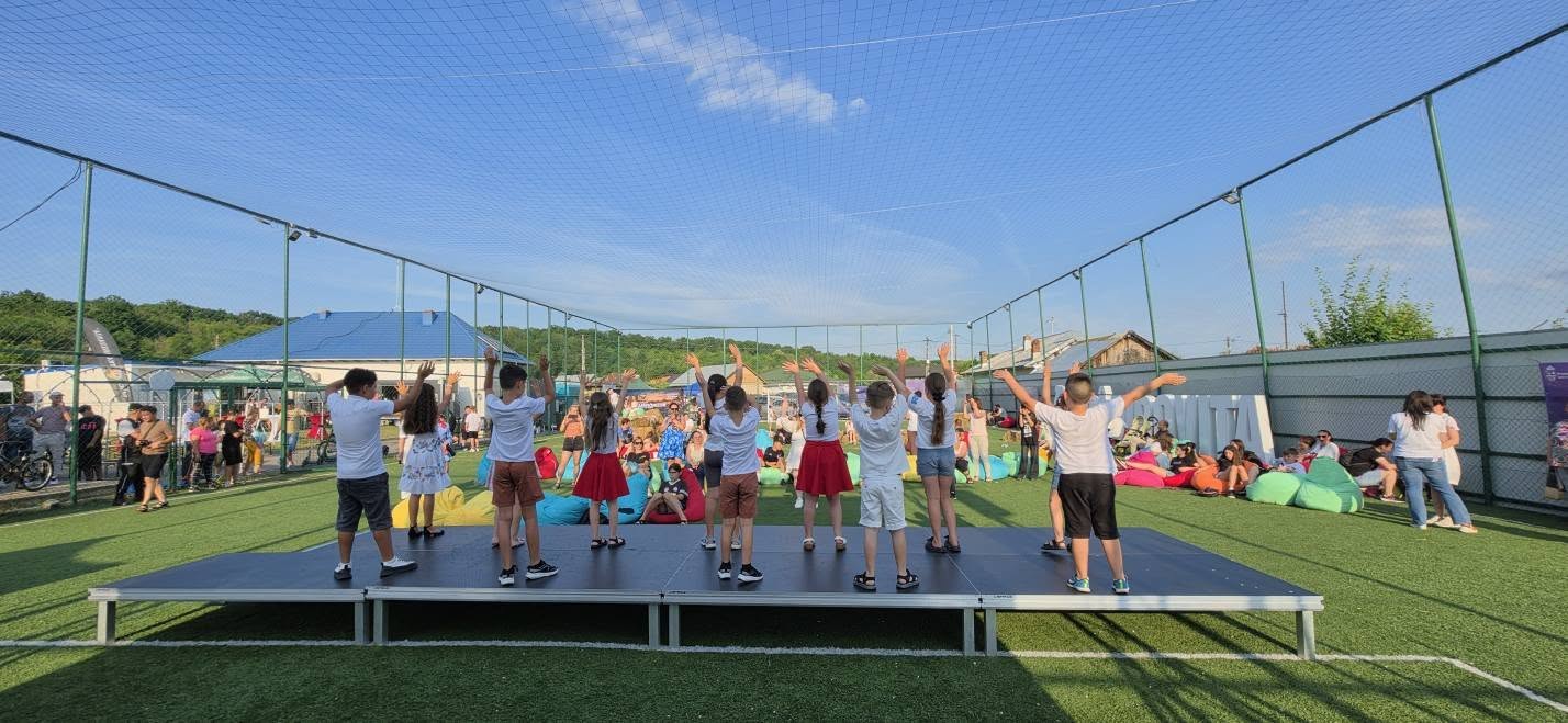 You are currently viewing După spectacolul copiilor de aseară, Festivalul „Vara Campionilor” continuă cu un concurs de FIFA la Adânca