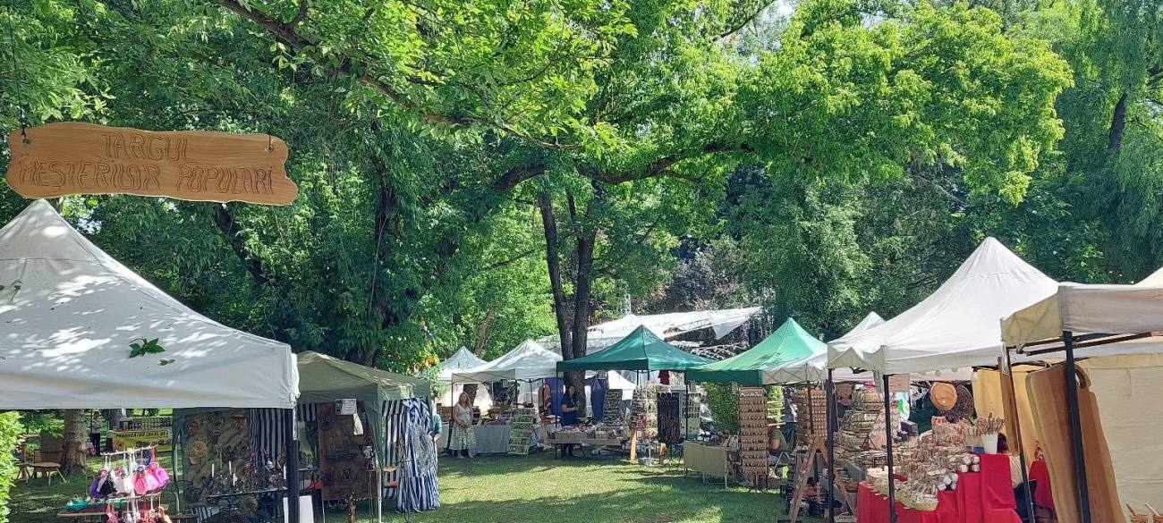You are currently viewing Târgul Meșterilor Populari și-a deschis porțile în Parcul Chindia, de Zilele Județului Dâmbovița