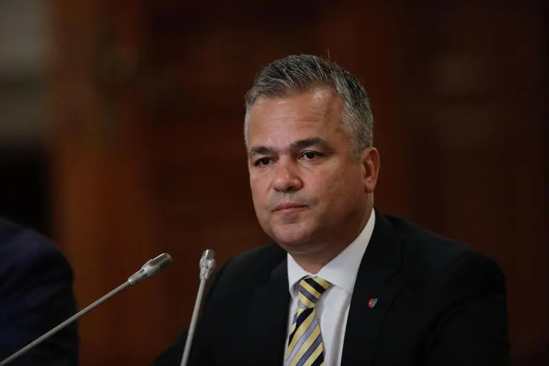 You are currently viewing PNL Dâmbovița împotriva numirii lui Adrian Veștea ca premier: Nu are mandat politic din partea partidului