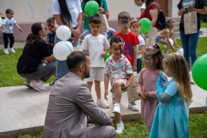 Read more about the article Surprize pentru elevii unităților de învățământ din Aninoasa, de Ziua Internațională a Copilului