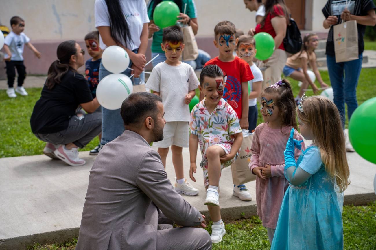 You are currently viewing Surprize pentru elevii unităților de învățământ din Aninoasa, de Ziua Internațională a Copilului