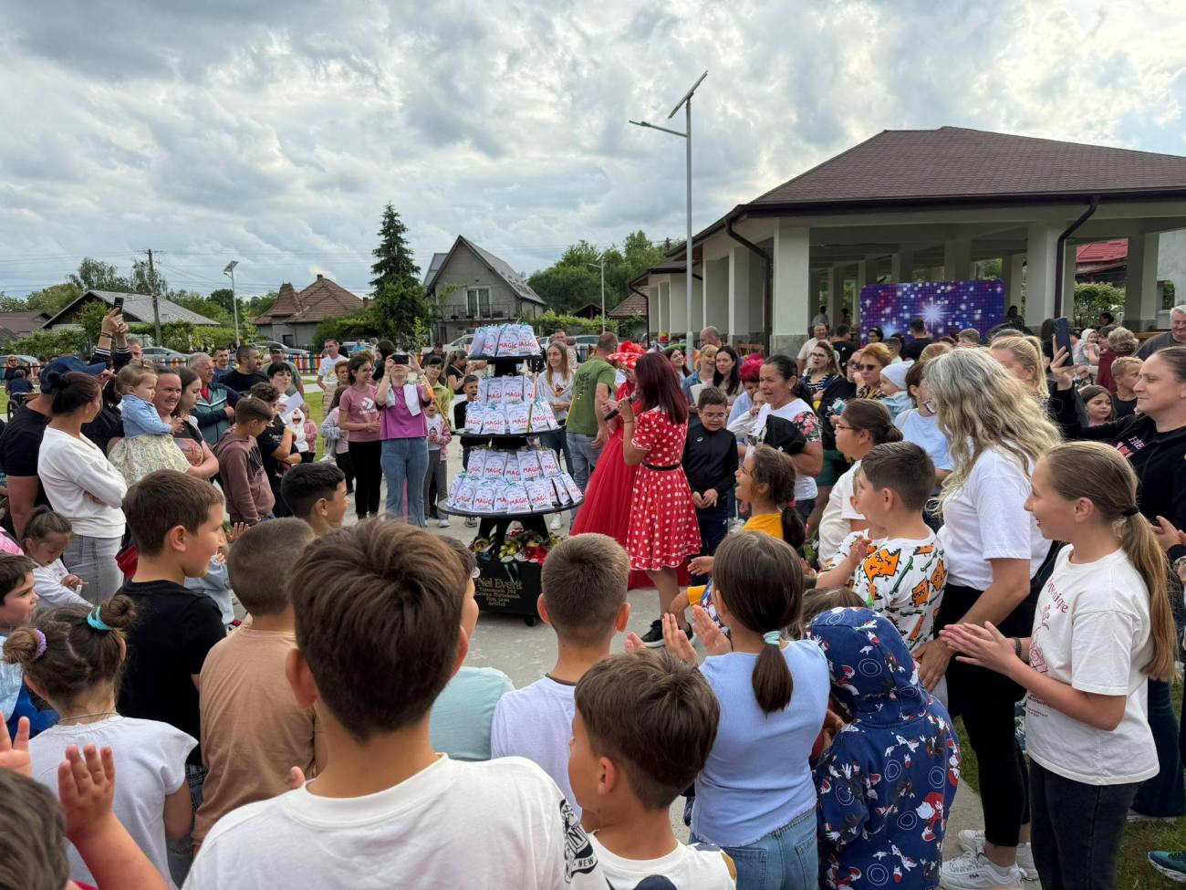 You are currently viewing Sute de copii au sărbătorit Ziua Copilului la Vulcana-Pandele, în cadrul evenimentului „Mega Distracție”