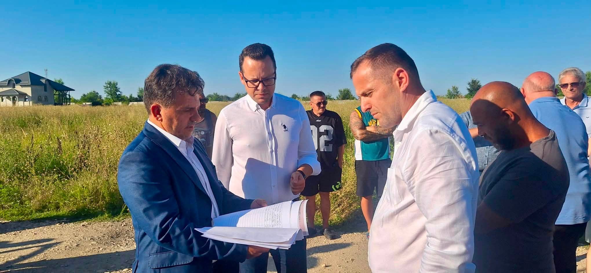 You are currently viewing Alimentarea cu energie, apa, canalizarea și transportul, printre problemele discutate de locuitorii din Tărtășești cu reprezentanții Prefecturii Dâmbovița