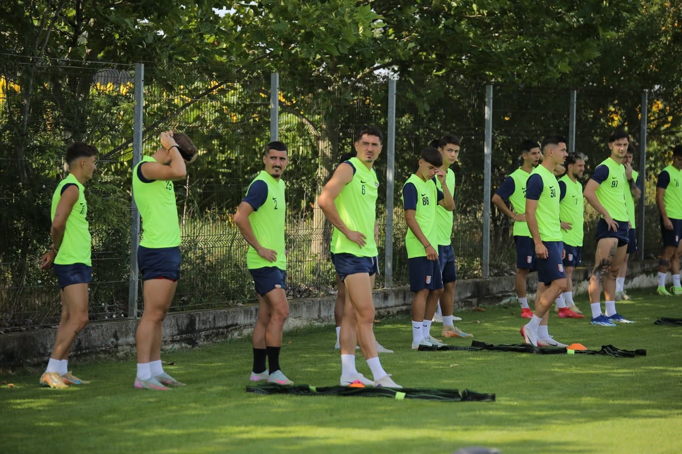 You are currently viewing Fotbaliștii Chindiei, în cantonament la Buftea! De sâmbătă, roș-albaștrii se mută la Centrul Național de Fotbal de la Mogoșoaia