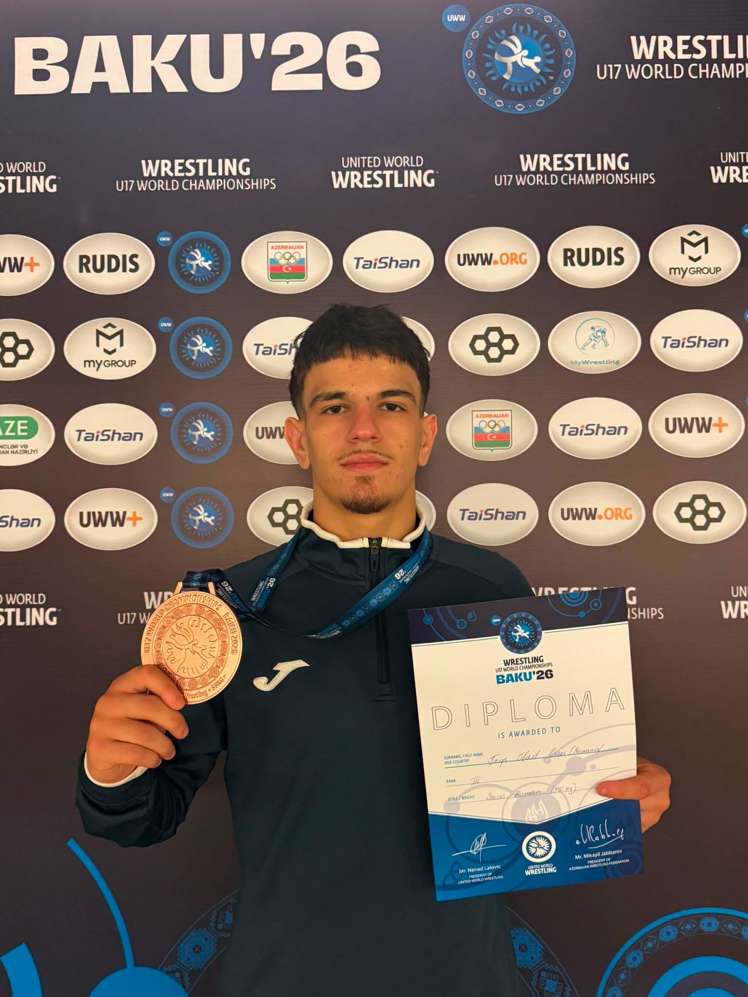 You are currently viewing Luptătorul Vlad Trip cucerește bronzul mondial la Baku și confirmă statutul de mare speranță a României