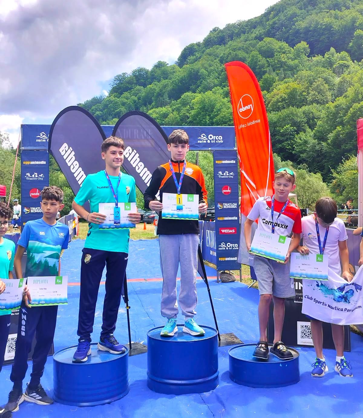 You are currently viewing Cel mai bun „Traversarea Tarniței”! Andrei Dobre a cucerit aurul la una dintre cele mai dificile competiții de înot în ape deschise din România