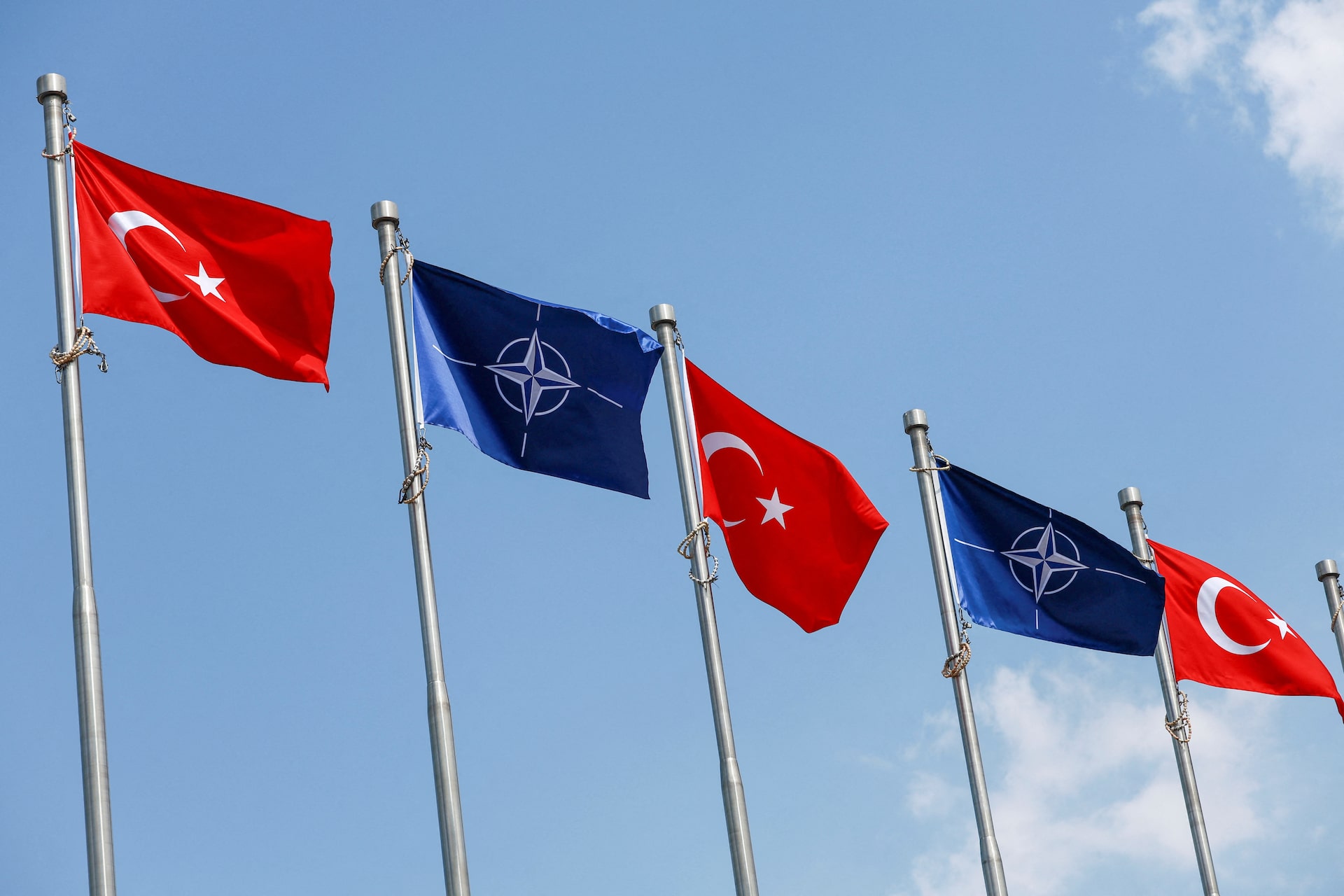 You are currently viewing Lideri din cele 32 de țări membre ale NATO, inclusiv Trump, vor participa la summitul de la Ankara