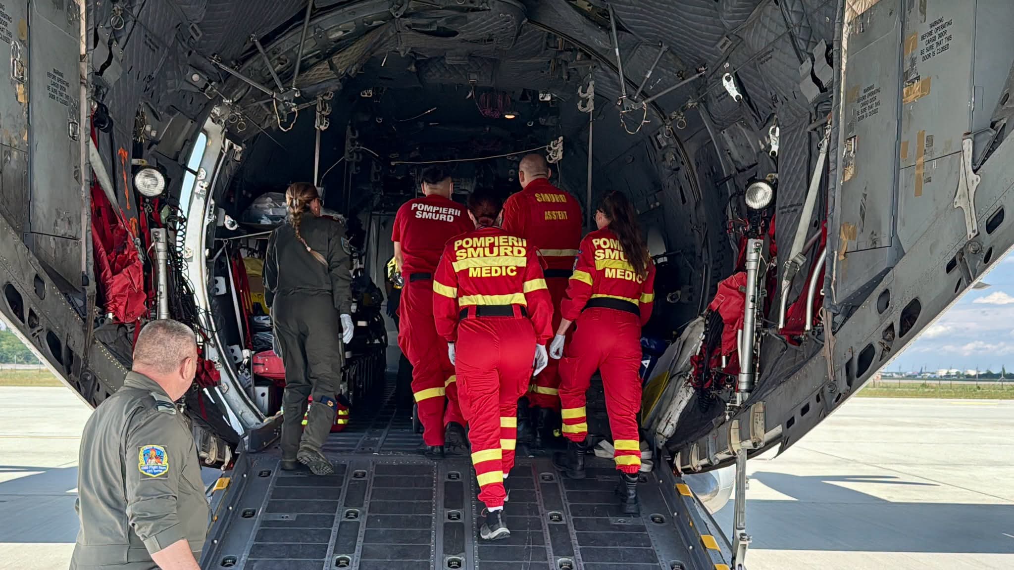 You are currently viewing Doi pacienți cu arsuri grave, transferați în spitale din Belgia și Germania cu o aeronavă militară