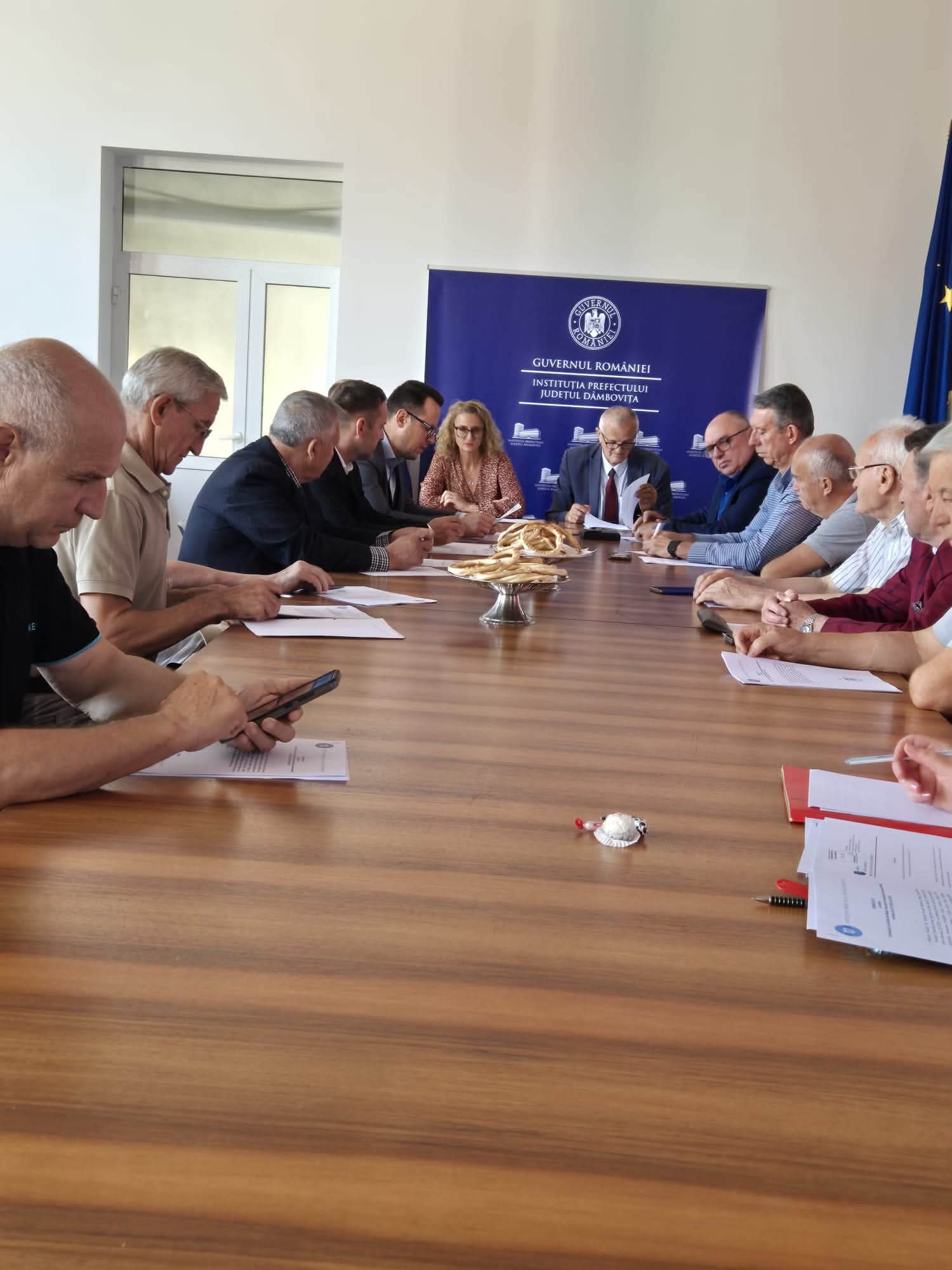 You are currently viewing Strategii pentru o bătrânețe activă și demnă, discutate la Prefectura Dâmbovița