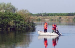 Read more about the article Un adolescent de 16 ani s-a înecat într-un lac, în zona oraşului Nehoiu, judeţul Buzău