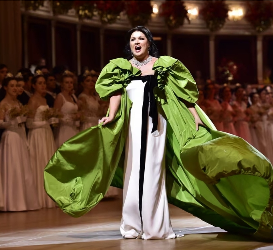 You are currently viewing Celebra soprană Anna Netrebko se află într-o stare de epuizare fizică și vocală severă!