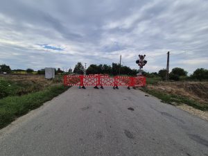 Read more about the article Trecerea la nivel cu calea ferată din Mătăsaru intră în modernizare. Șoferii sunt direcționați pe o rută ocolitoare