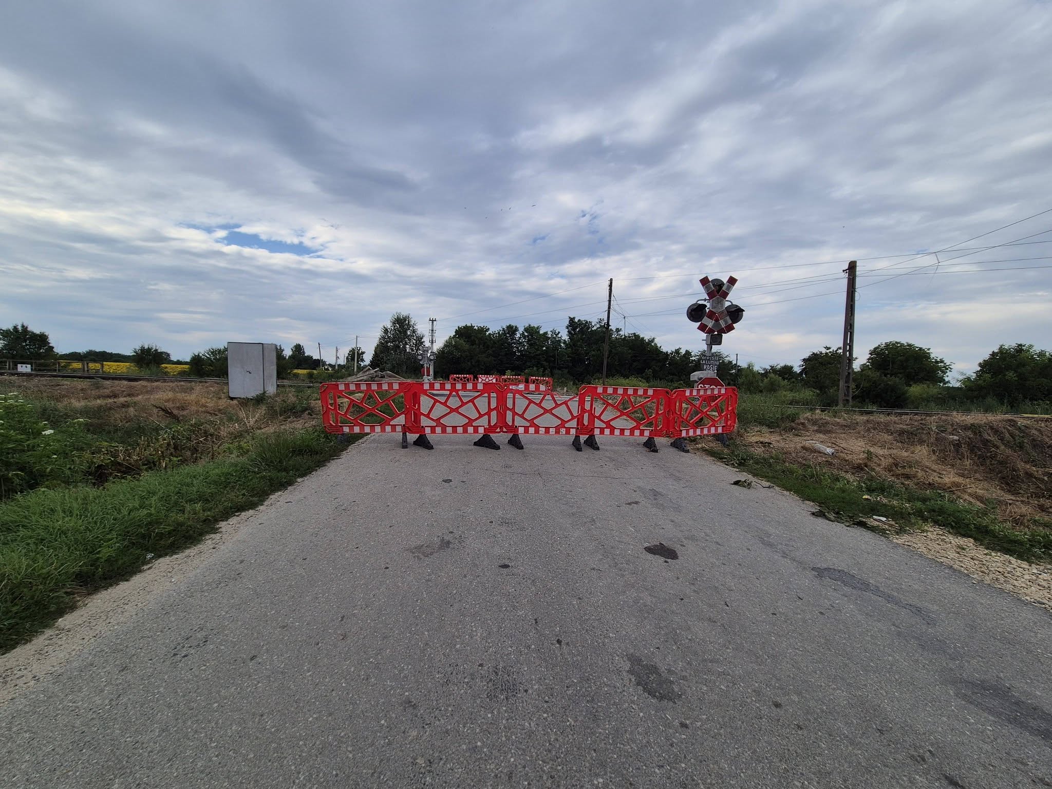 You are currently viewing Trecerea la nivel cu calea ferată din Mătăsaru intră în modernizare. Șoferii sunt direcționați pe o rută ocolitoare