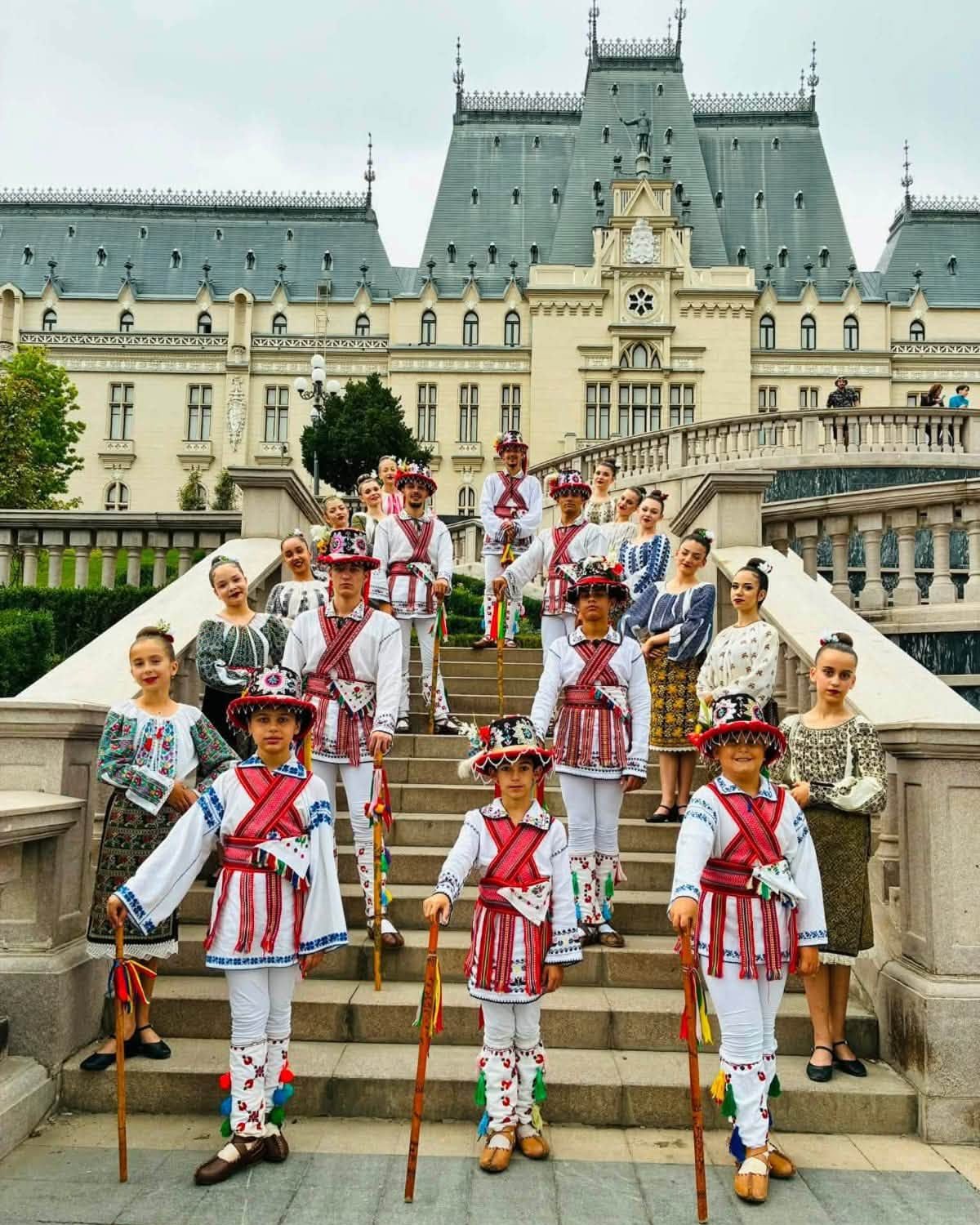 You are currently viewing Ansamblul „Codrulețul” din Găești, locul I la Festivalul Național „Cătălina”