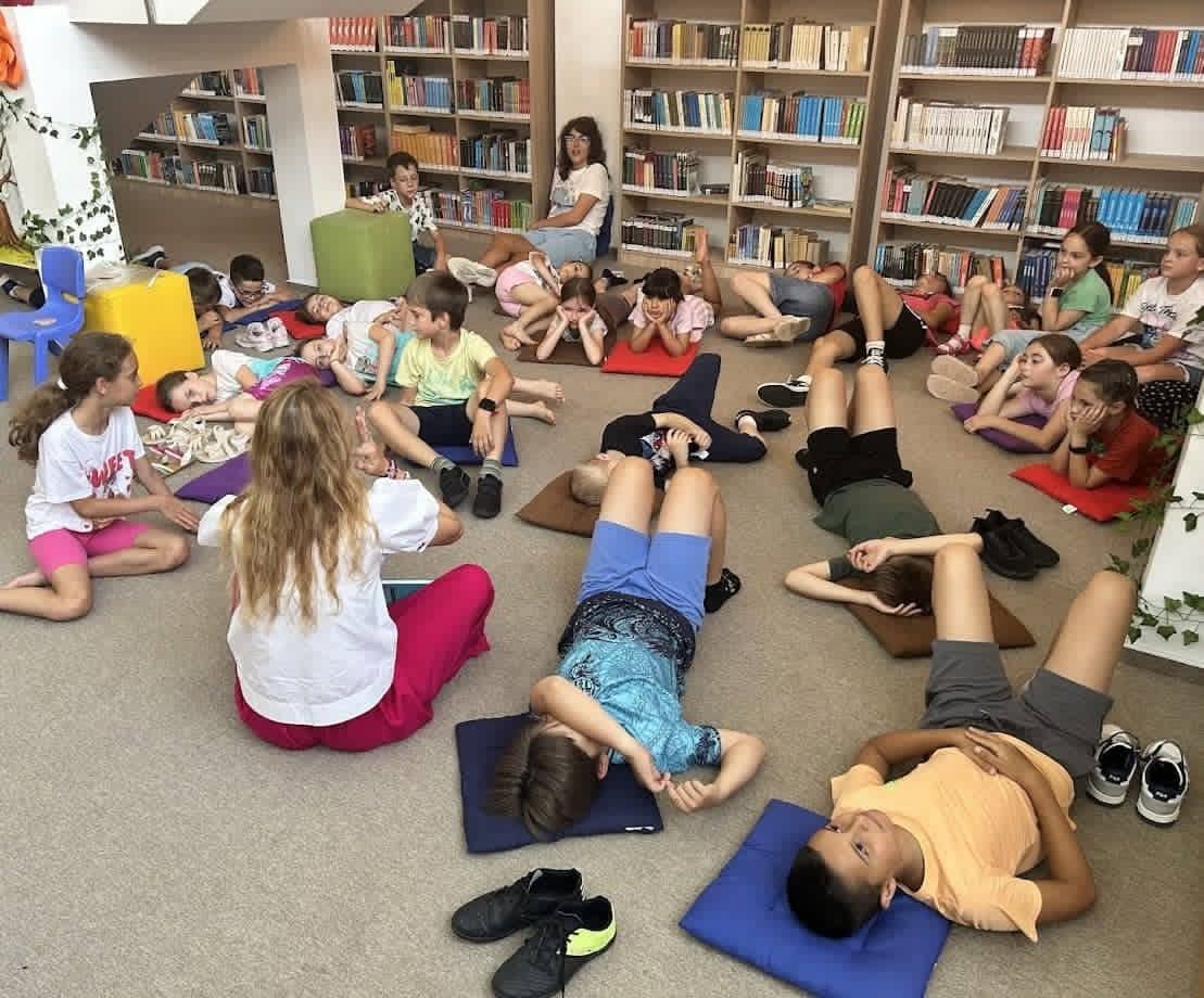 You are currently viewing O vacanță fără bilete de avion, dar cu destinații nelimitate, la Biblioteca Județeană „Ion Heliade Rădulescu”