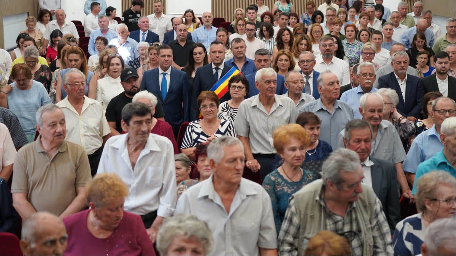 You are currently viewing Cuplurile care au împlinit 50 și 60 de ani de căsătorie, premiate la deschiderea Zilelor Orașului Găești