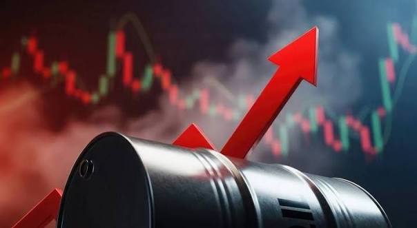You are currently viewing Prețul petrolului a ajuns la 100 de dolari pentru prima dată din luna mai