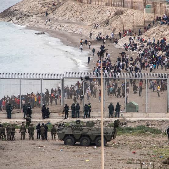 You are currently viewing Mii de migranți au intrat în Spania dinspre Maroc, în doar câteva ore