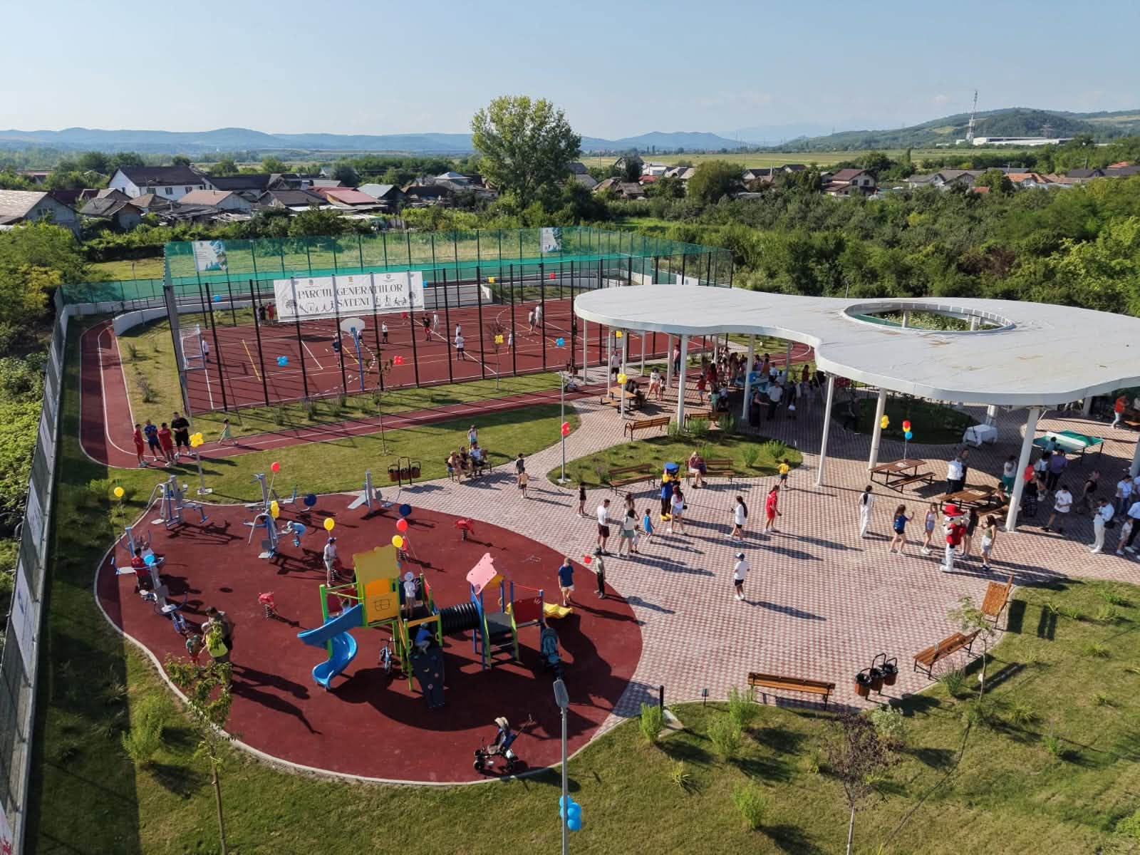 You are currently viewing „Parcul Generațiilor”, un nou spațiu de recreere inaugurat, astăzi, la Săteni. Investiție de 2,85 milioane de lei pentru comunitatea din Aninoasa