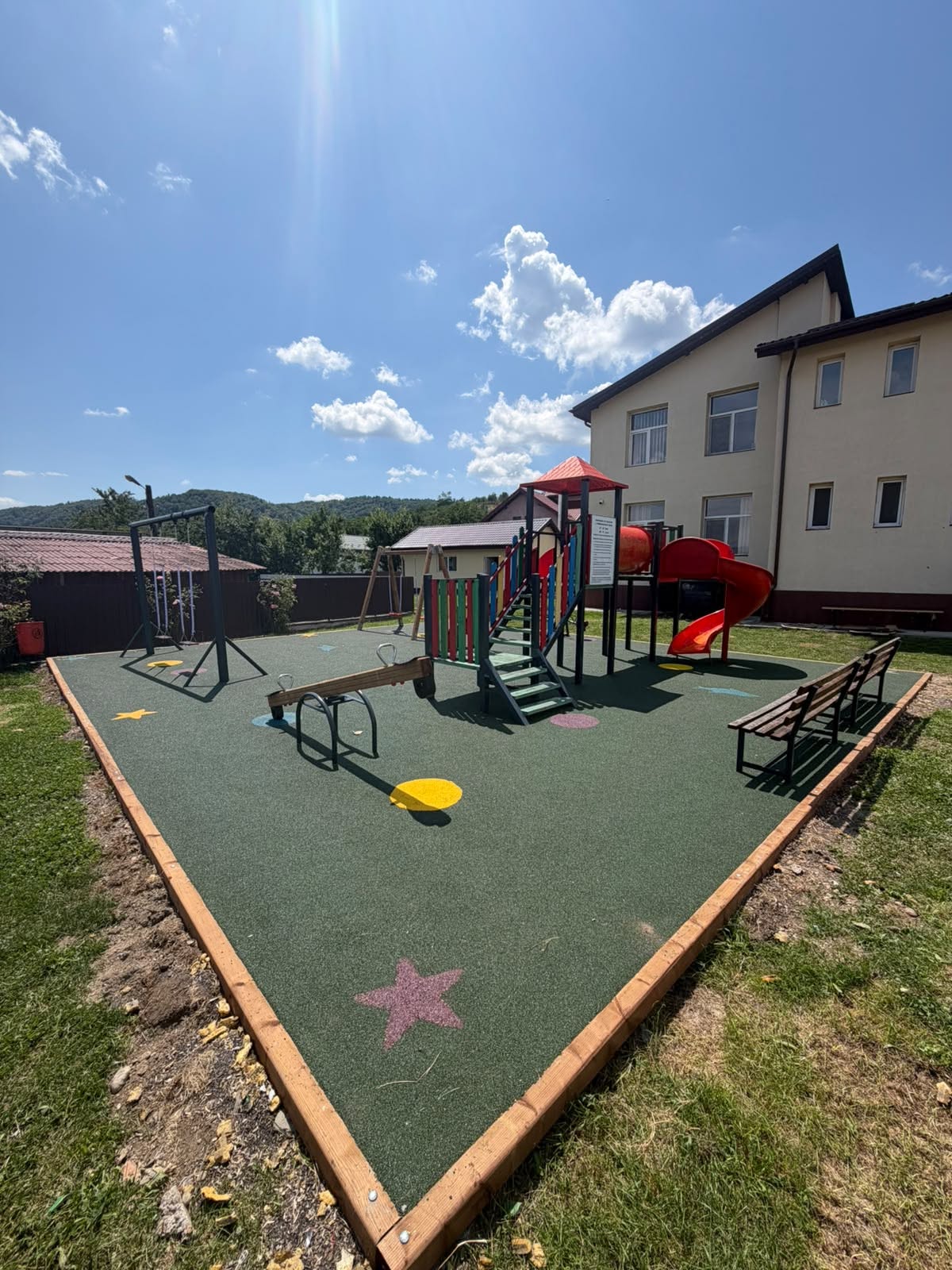 You are currently viewing Vești bune pentru copiii din Cândești. Un prim parc de joacă a fost modernizat, urmează și celelalte