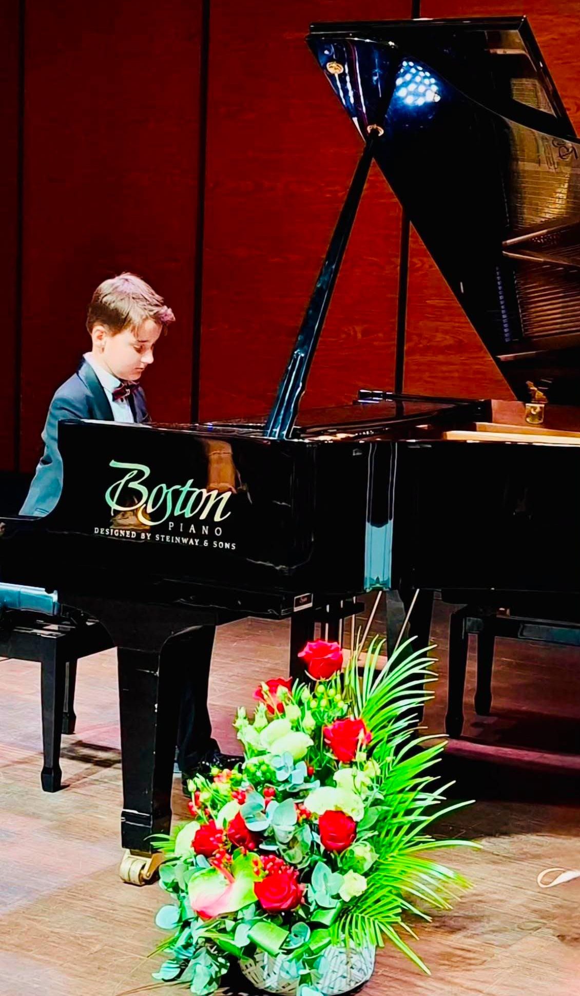 You are currently viewing Performanță internațională pentru un tânăr pianist din Târgoviște. Premiul I la Viena