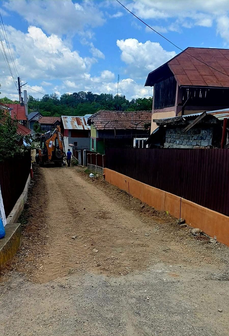 You are currently viewing Continuă lucrările la infrastructura rutieră din comuna Raciu