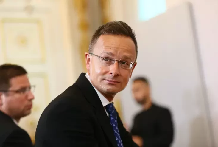 You are currently viewing Fostul ministru de externe al Ungariei demisioneaza din Parlament și se alătură gigantului auto chinez BYD